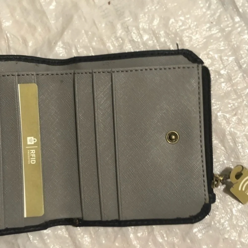 Fossil leather bifold wallet